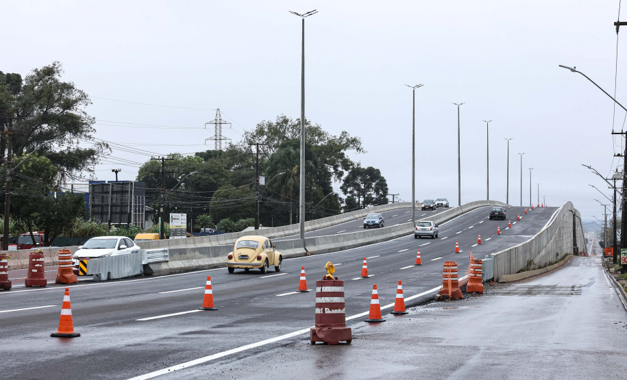 Novo viaduto de São José dos Pinhais tem pista superior liberada para o tráfego