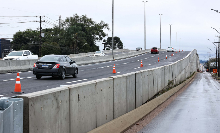 Novo viaduto de São José dos Pinhais tem pista superior liberada para o tráfego