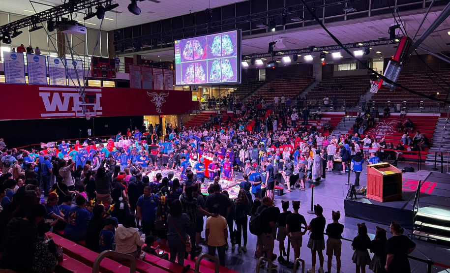 Estudantes de 13 a 28 anos de colégios públicos e privados de Curitiba e região alcançaram a segunda colocação entre 100 equipes de vários países em um torneio internacional realizado nos dias 7 a 9 de junho em Massachusetts. Projeto deles visa melhorar a mobilidade de pessoas idosas.