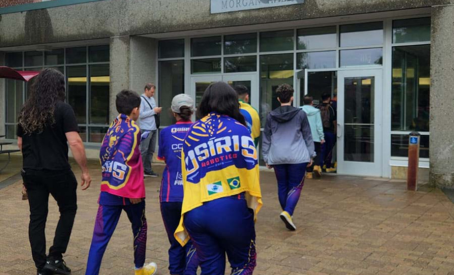 Estudantes de 13 a 28 anos de colégios públicos e privados de Curitiba e região alcançaram a segunda colocação entre 100 equipes de vários países em um torneio internacional realizado nos dias 7 a 9 de junho em Massachusetts. Projeto deles visa melhorar a mobilidade de pessoas idosas.