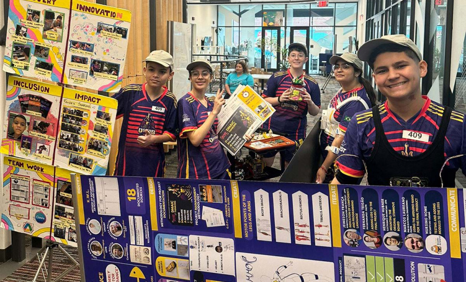 Estudantes de 13 a 28 anos de colégios públicos e privados de Curitiba e região alcançaram a segunda colocação entre 100 equipes de vários países em um torneio internacional realizado nos dias 7 a 9 de junho em Massachusetts. Projeto deles visa melhorar a mobilidade de pessoas idosas.