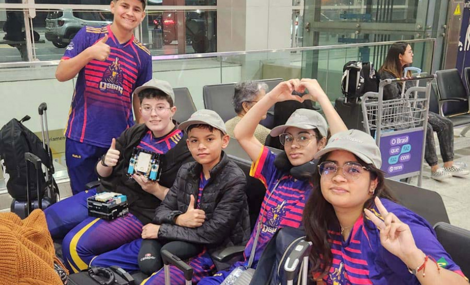 Estudantes de 13 a 28 anos de colégios públicos e privados de Curitiba e região alcançaram a segunda colocação entre 100 equipes de vários países em um torneio internacional realizado nos dias 7 a 9 de junho em Massachusetts. Projeto deles visa melhorar a mobilidade de pessoas idosas.