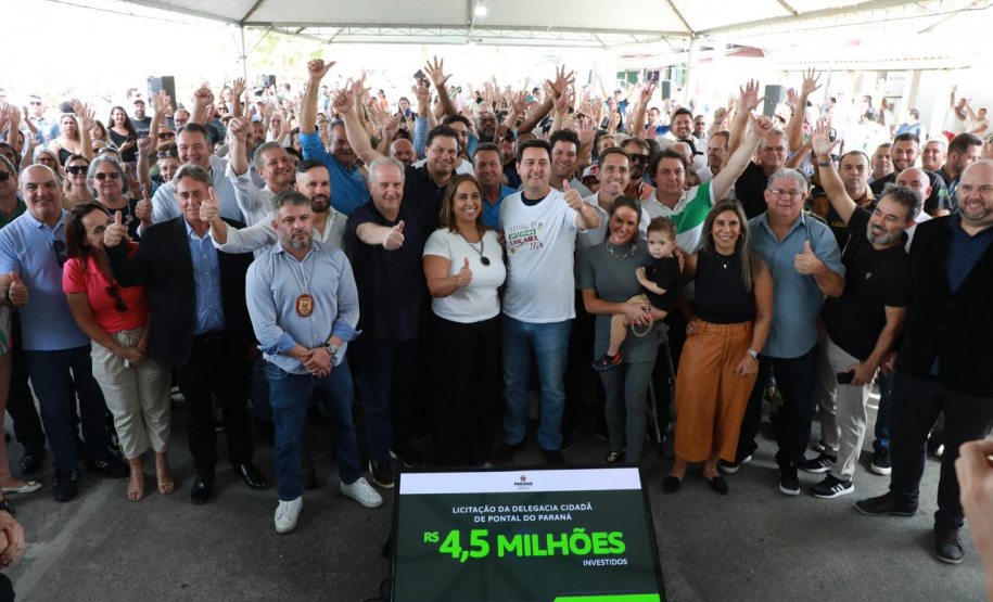 O governador Carlos Massa Ratinho Junior anunciou neste sábado (22), no balneário de Praia de Leste, o projeto de modernização da orla de Pontal do Paraná e um pacote de investimentos para a cidade que ultrapassará R$ 96 milhões