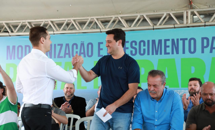 O governador Carlos Massa Ratinho Junior anunciou neste sábado (22), no balneário de Praia de Leste, o projeto de modernização da orla de Pontal do Paraná e um pacote de investimentos para a cidade que ultrapassará R$ 96 milhões
