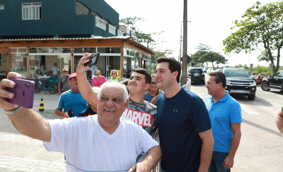 O governador Carlos Massa Ratinho Junior anunciou neste sábado (22), no balneário de Praia de Leste, o projeto de modernização da orla de Pontal do Paraná e um pacote de investimentos para a cidade que ultrapassará R$ 96 milhões