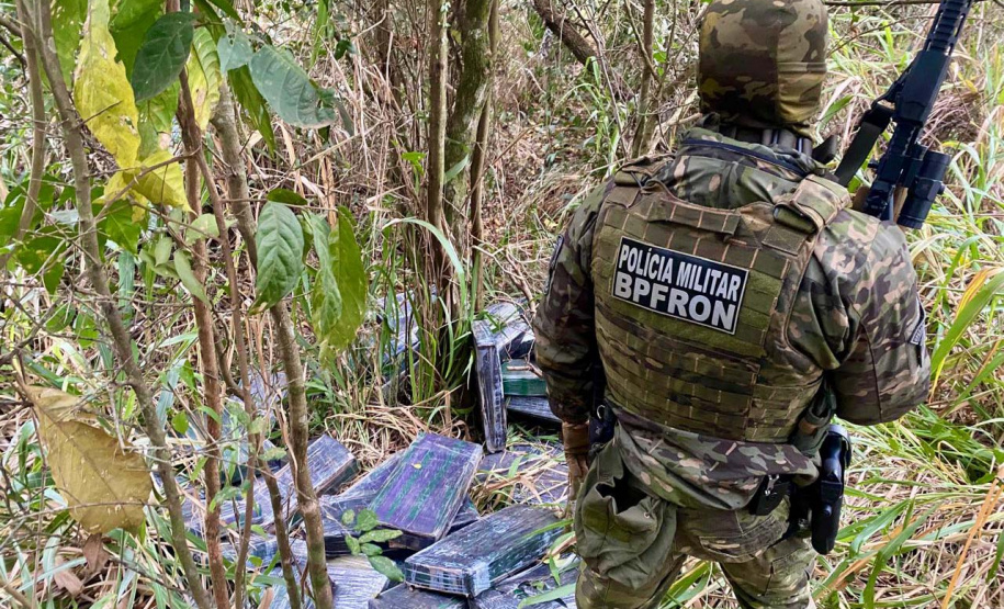 Operação Protetor: Ação da PMPR em Cruzeiro do Oeste resulta em apreensão de veículo roubado e 883 kg de Maconha