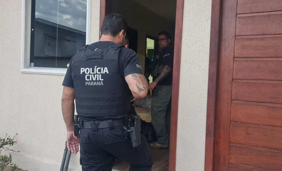 Polícia Civil do Amazonas em operação da investigação conduzida pela PCPR contra grupo de falso consórcio
