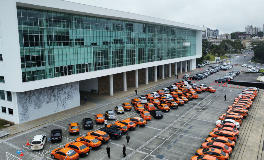 Governo do Paraná abre linha de crédito com juros subsidiados para taxistas renovarem frota