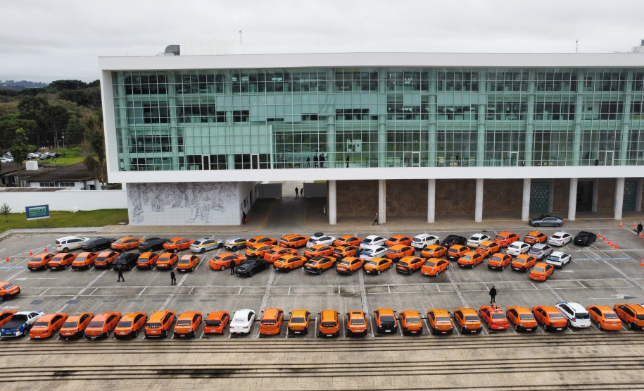 Governo do Paraná abre linha de crédito com juros subsidiados para taxistas renovarem frota