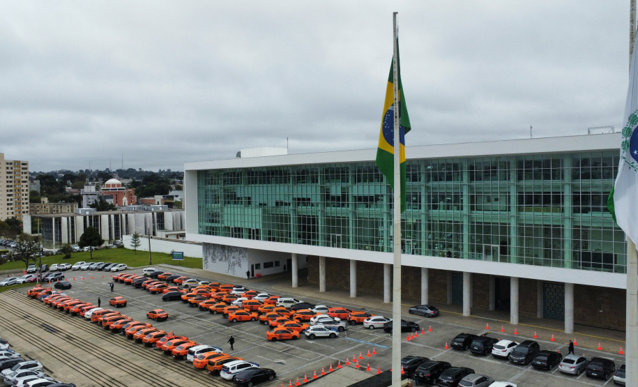 Governo do Paraná abre linha de crédito com juros subsidiados para taxistas renovarem frota