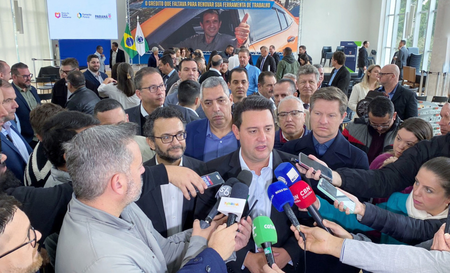 Governo do Paraná abre linha de crédito com juros subsidiados para taxistas renovarem frota