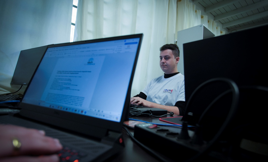 Pesquisa desenvolvida na UEM aponta viabilidade do aço reforçado por  nióbio para obras de construção