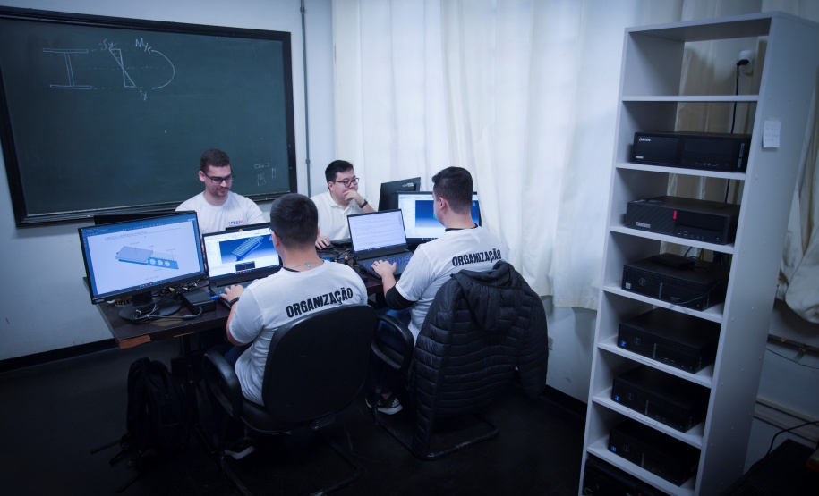 Pesquisa desenvolvida na UEM aponta viabilidade do aço reforçado por  nióbio para obras de construção