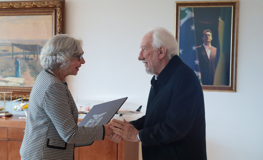 O governador em exercício Darci Piana recebe nesta terça-feira (16) a  Sra Maria Amarilla, Embaixadora do Paraguai.