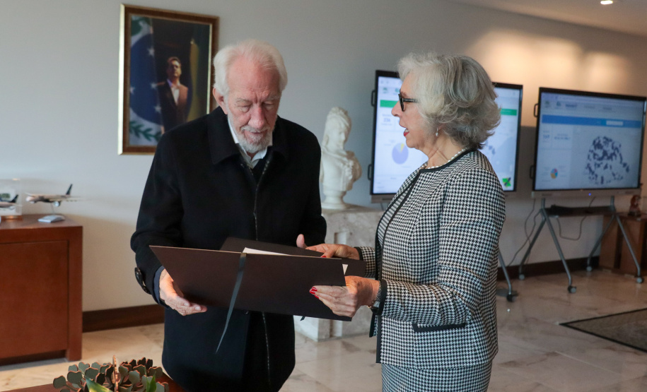 O governador em exercício Darci Piana recebe nesta terça-feira (16) a  Sra Maria Amarilla, Embaixadora do Paraguai.