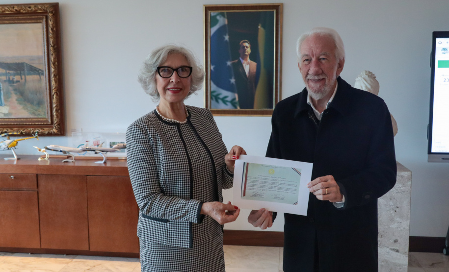 O governador em exercício Darci Piana recebe nesta terça-feira (16) a  Sra Maria Amarilla, Embaixadora do Paraguai.