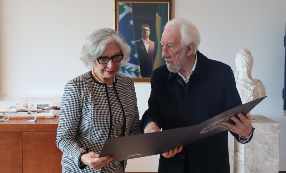 O governador em exercício Darci Piana recebe nesta terça-feira (16) a  Sra Maria Amarilla, Embaixadora do Paraguai.