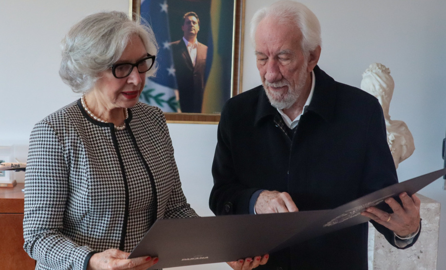 O governador em exercício Darci Piana recebe nesta terça-feira (16) a  Sra Maria Amarilla, Embaixadora do Paraguai.