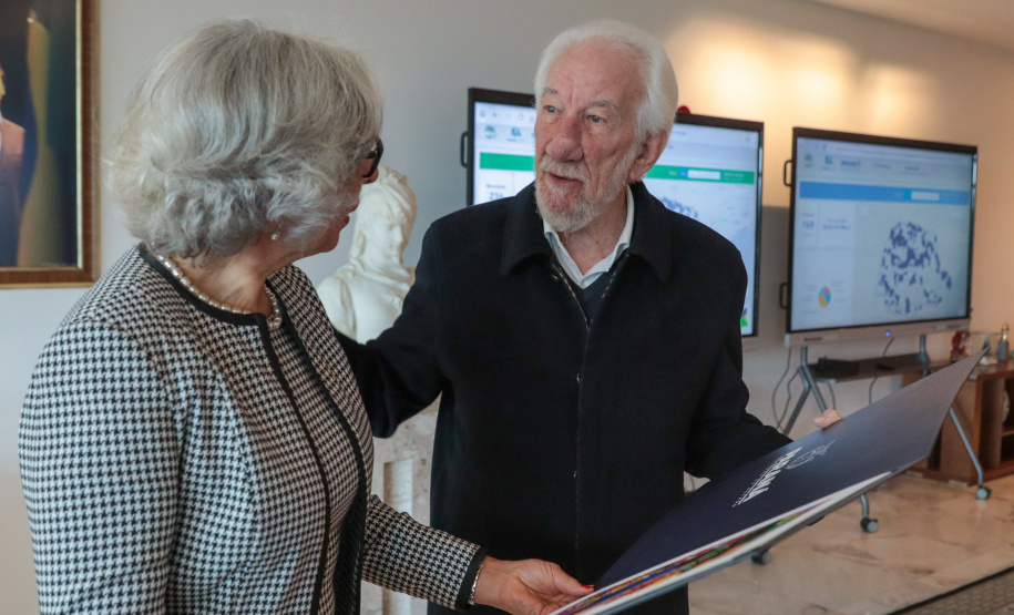 O governador em exercício Darci Piana recebe nesta terça-feira (16) a  Sra Maria Amarilla, Embaixadora do Paraguai.