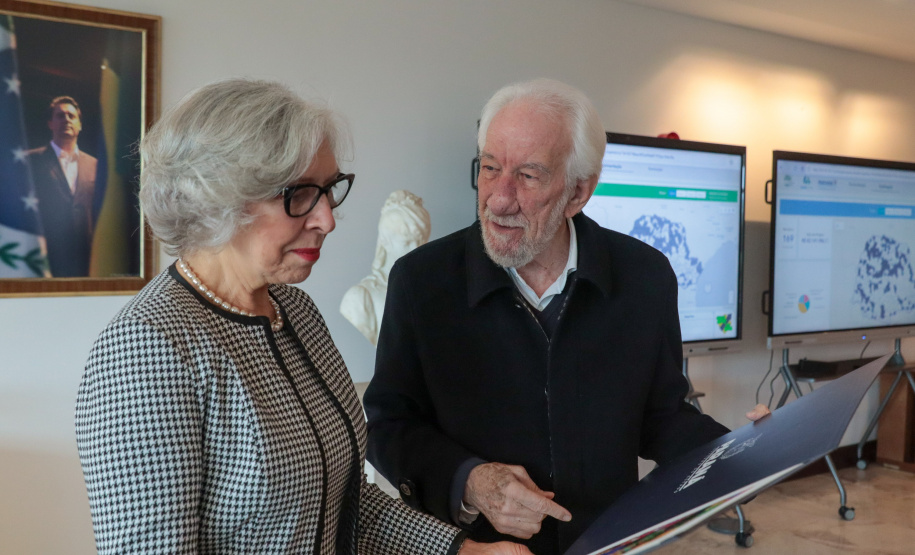 O governador em exercício Darci Piana recebe nesta terça-feira (16) a  Sra Maria Amarilla, Embaixadora do Paraguai.