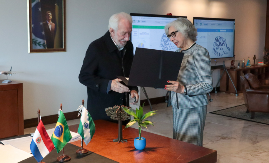 O governador em exercício Darci Piana recebe nesta terça-feira (16) a  Sra Maria Amarilla, Embaixadora do Paraguai.