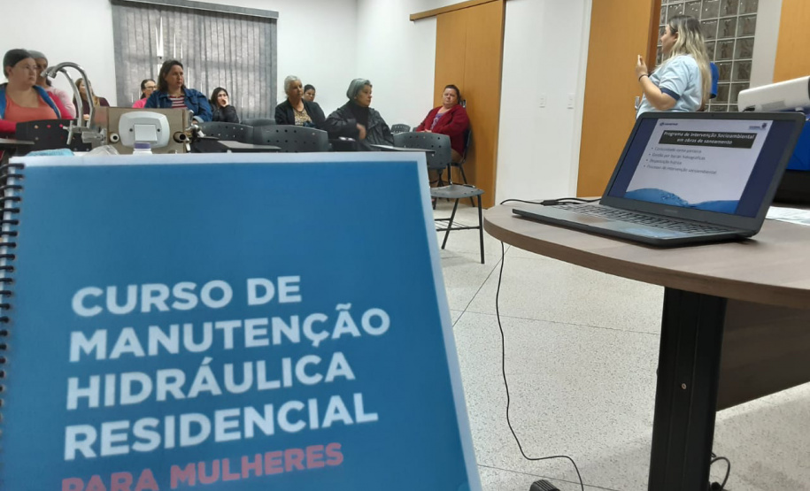 SANEPAR CURSO DE MANUTENÇÃO HIDRÁULICA MULHERES
