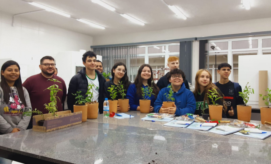 Sanepar apresenta à comunidade técnicas de cultivo de Plantas Alimentícias Não Convencionais (Pancs) e Plantas Medicinais