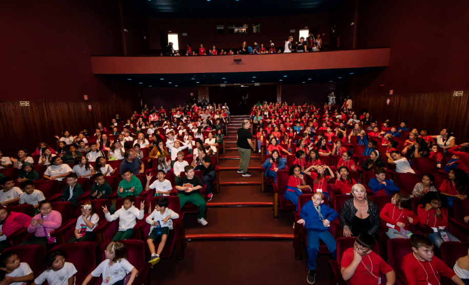 SEEC CRIANÇAS NO TEATRO