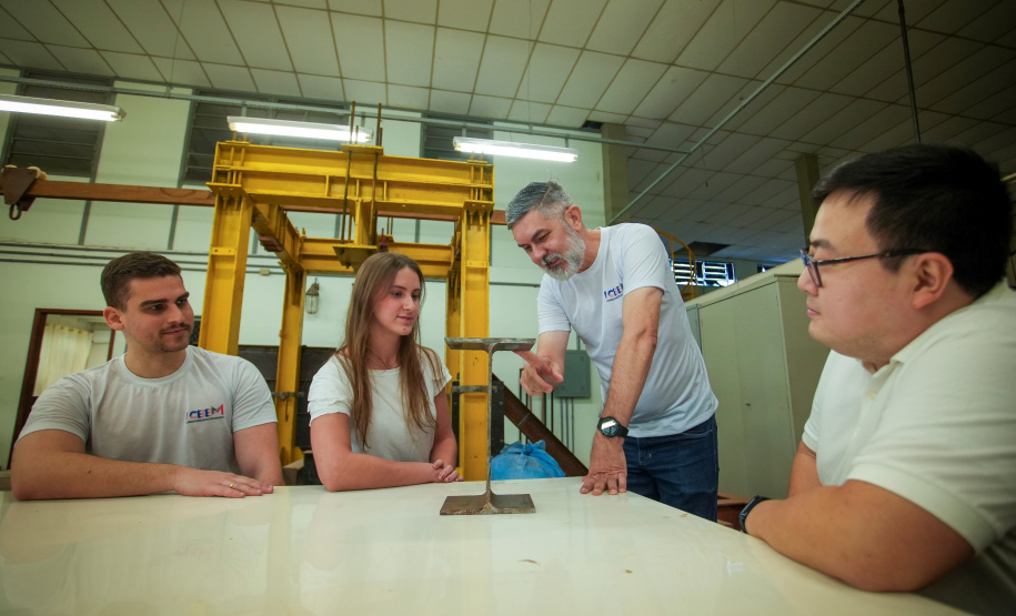 Pesquisa desenvolvida na UEM aponta viabilidade do aço reforçado por  nióbio para obras de construção
