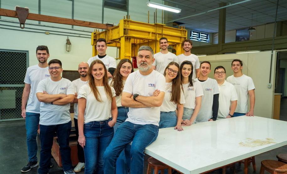 Pesquisa desenvolvida na UEM aponta viabilidade do aço reforçado por  nióbio para obras de construção