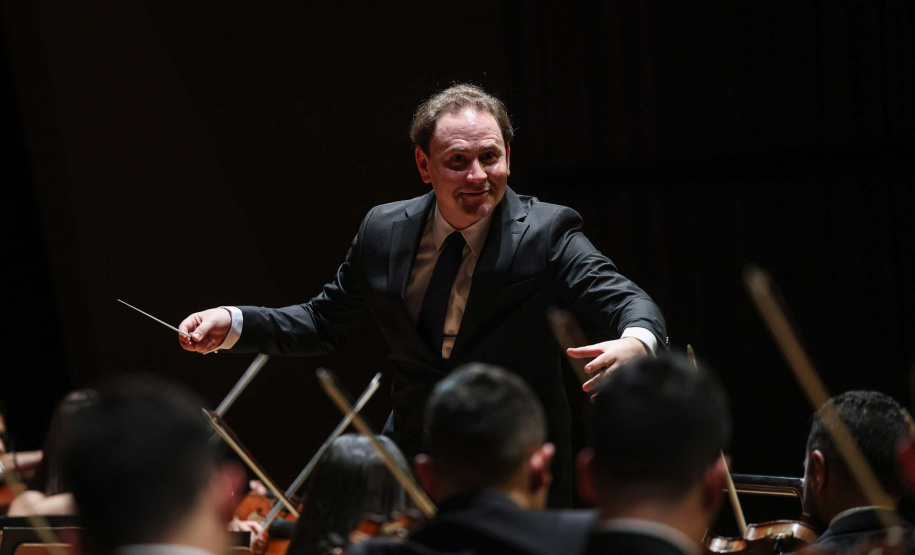 Com regência de Christian Vásquez, Orquestra Sinfônica toca Shostakovich e Vaughan Williams