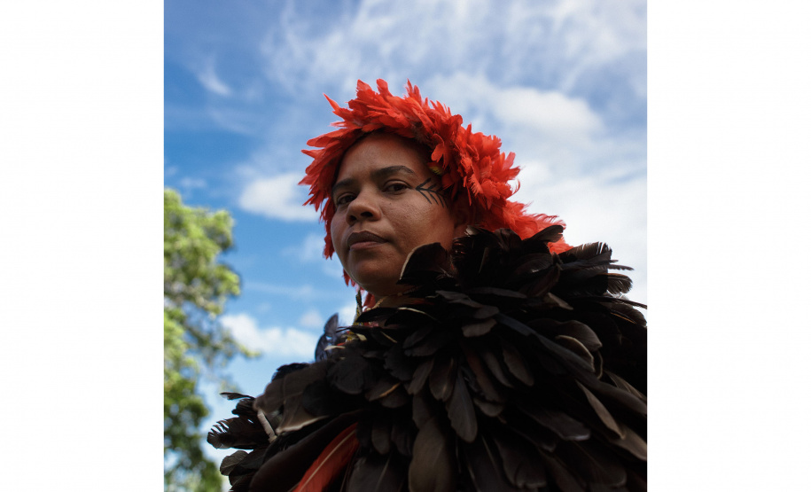 Glicéria Tupinambá abre videoinstalação no MUPA sobre os mantos Tupinambá