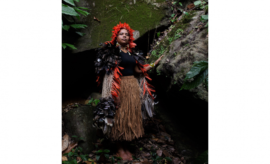 Glicéria Tupinambá abre videoinstalação no MUPA sobre os mantos Tupinambá