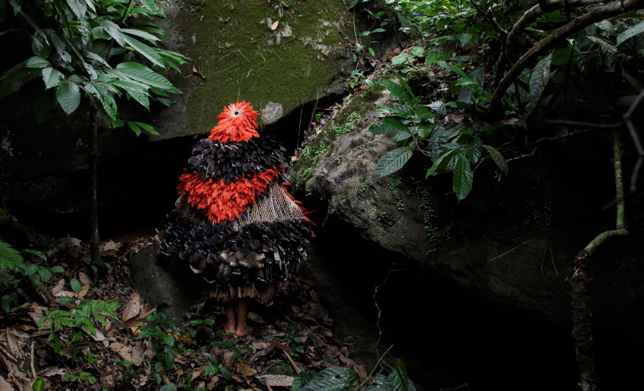 Glicéria Tupinambá abre videoinstalação no MUPA sobre os mantos Tupinambá