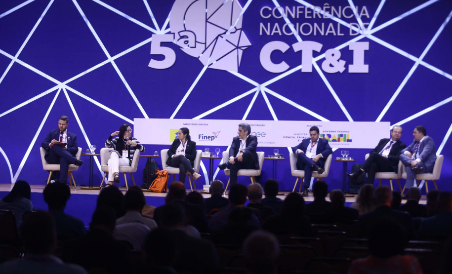 Governo do Paraná discute diretrizes para a ciência, tecnologia e  inovação em Brasília