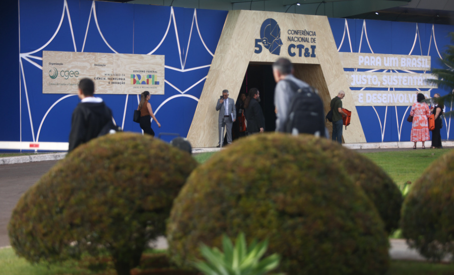 Governo do Paraná discute diretrizes para a ciência, tecnologia e  inovação em Brasília