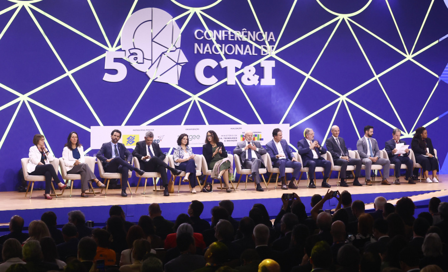 Governo do Paraná discute diretrizes para a ciência, tecnologia e  inovação em Brasília