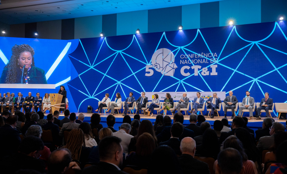 Governo do Paraná discute diretrizes para a ciência, tecnologia e  inovação em Brasília