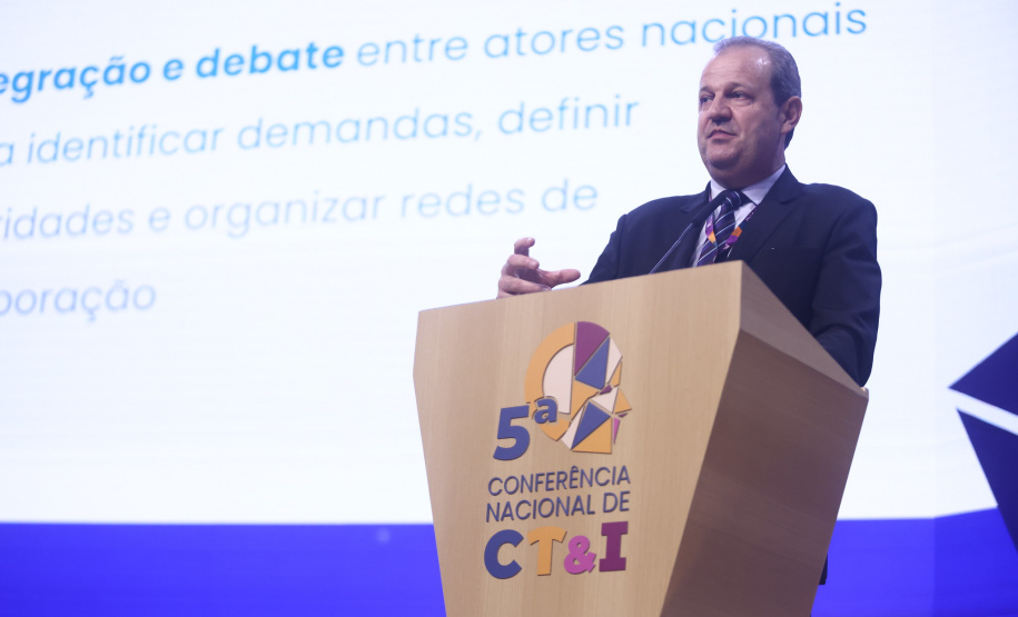 Governo do Paraná discute diretrizes para a ciência, tecnologia e  inovação em Brasília