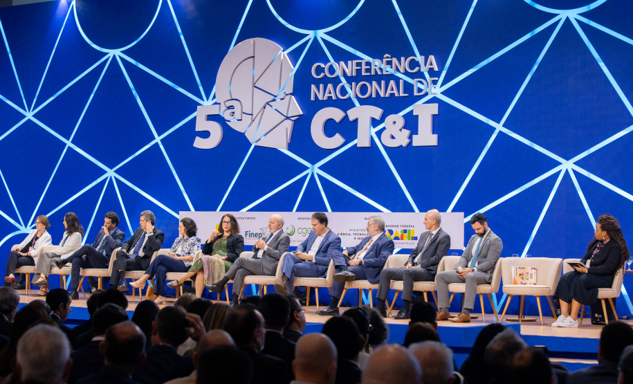 Governo do Paraná discute diretrizes para a ciência, tecnologia e  inovação em Brasília