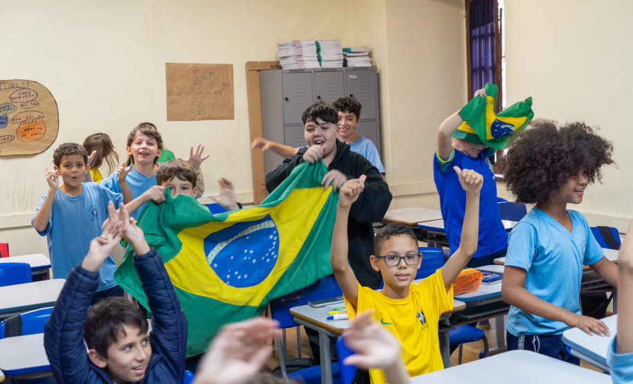 Aula de globalização: escolas estaduais mobilizaram alunos para a abertura das Olimpíadas