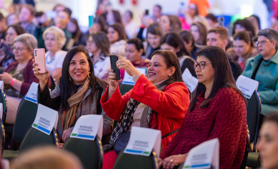 Educação promove encontro para capacitar diretores da rede e gestores dos Núcleos Regionais de Educação (NREs) de todo o Estado