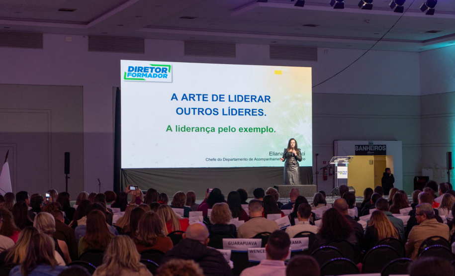 Educação promove encontro para capacitar diretores da rede e gestores dos Núcleos Regionais de Educação (NREs) de todo o Estado