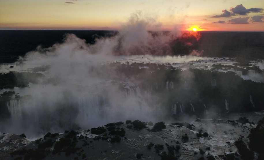 Paraná marca presença no Meeting Brasil 2024 para atrair turistas latinos