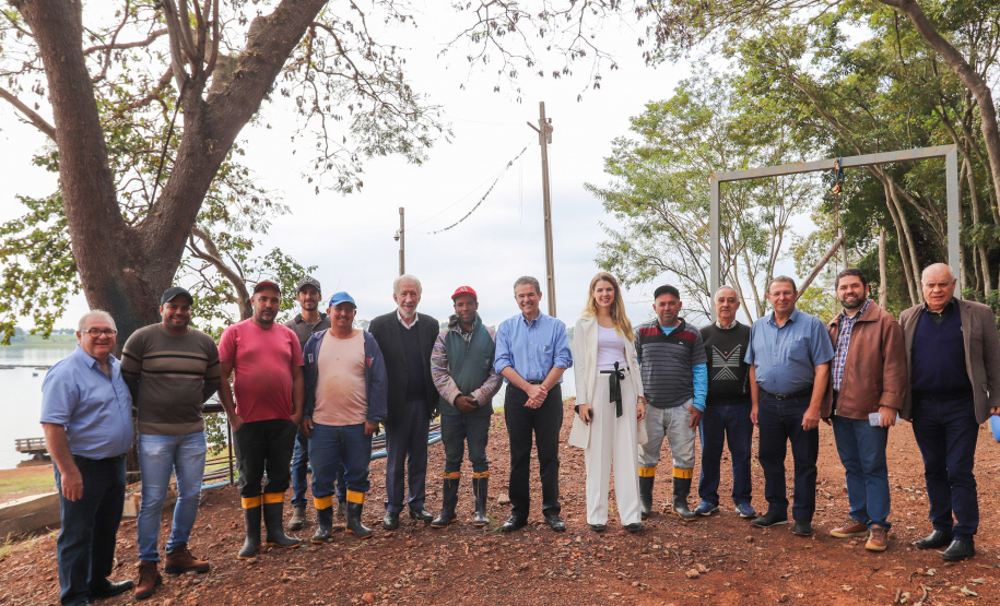 O governador em exercício Darci Piana recebeu o ministro da Pesca e Aquicultura, André de Paula, em uma visita a produtores de tilápia em Alvorada do Sul e Bela Vista do Paraíso, na região Norte do Paraná, nesta segunda-feira (15).