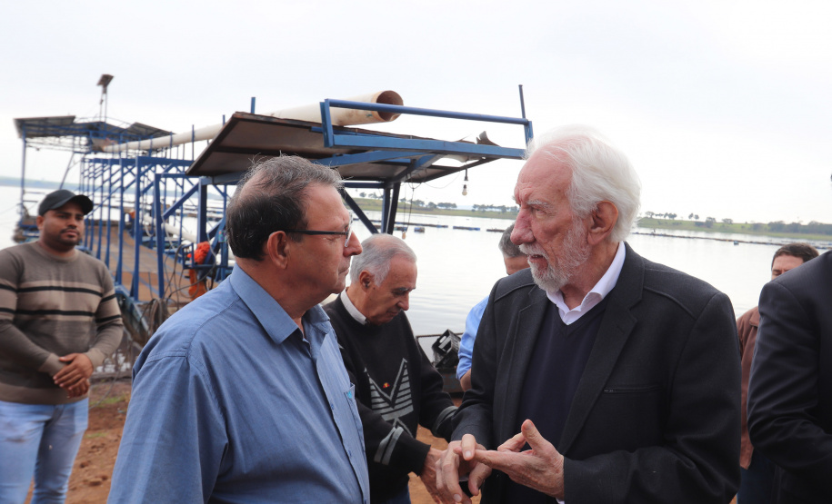 O governador em exercício Darci Piana recebeu o ministro da Pesca e Aquicultura, André de Paula, em uma visita a produtores de tilápia em Alvorada do Sul e Bela Vista do Paraíso, na região Norte do Paraná, nesta segunda-feira (15).