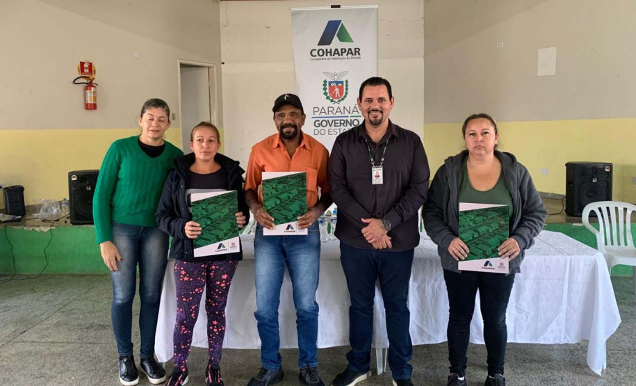 COHAPAR - Entrega de títulos de regularização fundiária em Japira