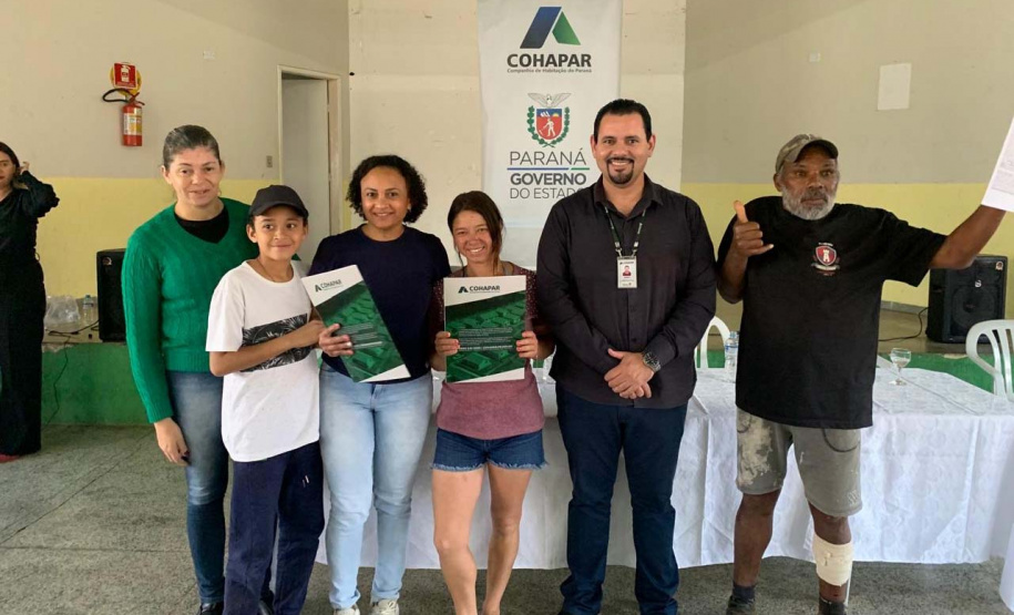 COHAPAR - Entrega de títulos de regularização fundiária em Japira