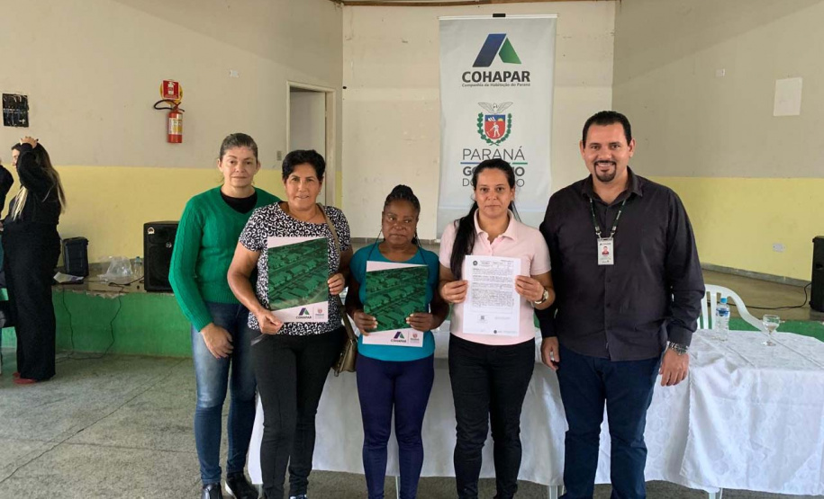 COHAPAR - Entrega de títulos de regularização fundiária em Japira