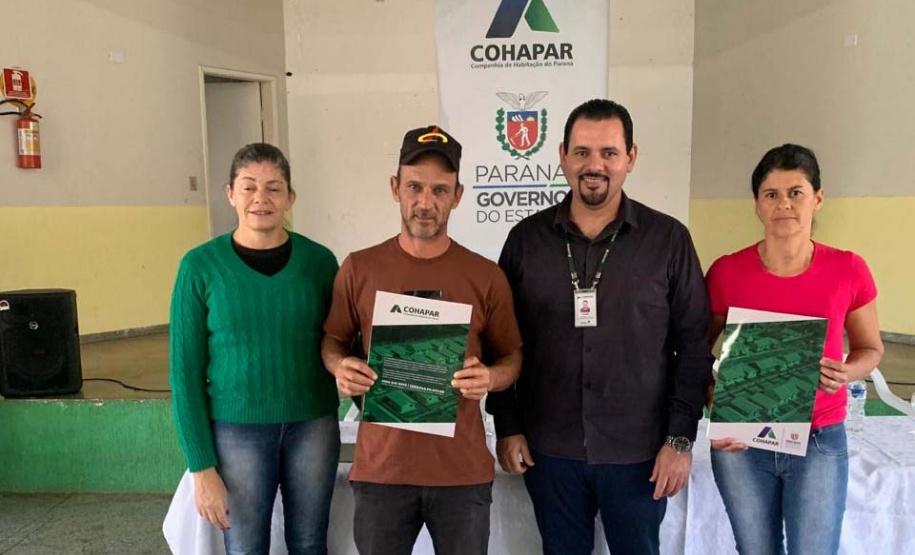 COHAPAR - Entrega de títulos de regularização fundiária em Japira